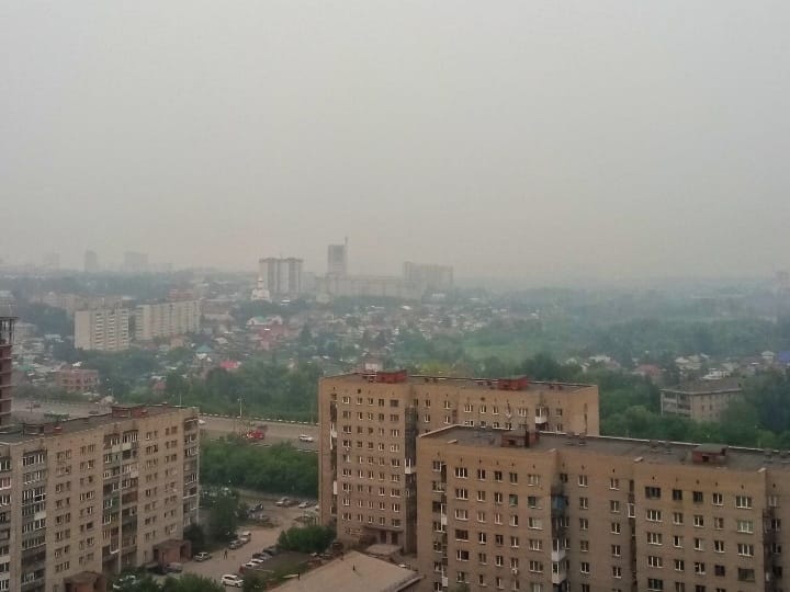 Смог над городом. Вид с площади Сибиряков-Гвардейцев Смог над городом. Вид с площади Сибиряков-Гвардейцев