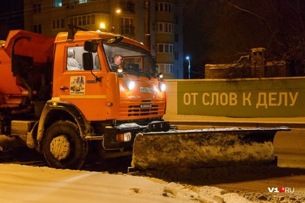 Чистить дороги будут в течение всего дня Чистить дороги будут в течение всего дня