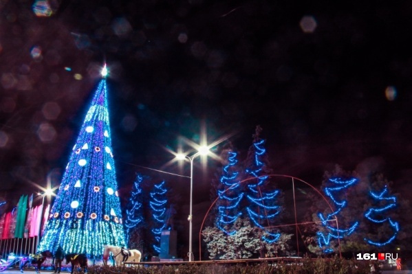 Главную новогоднюю елку города поставят там же, где и в прошлом году Главную новогоднюю елку города поставят там же, где и в прошлом году