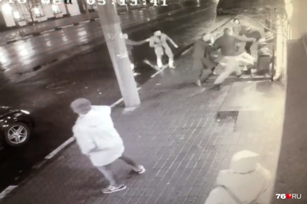 Мужчин пытались разнять Мужчин пытались разнять
