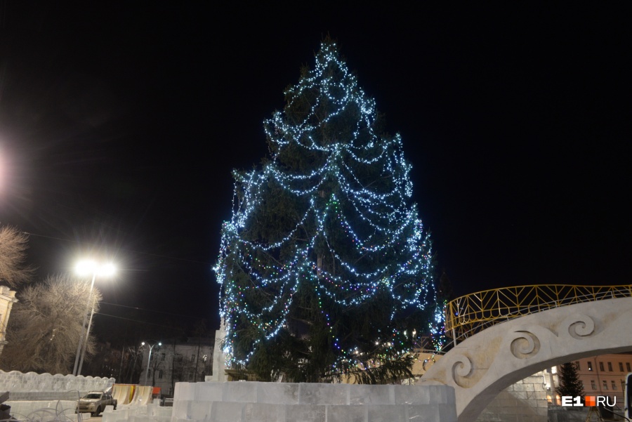 Екатеринбург елка площадь