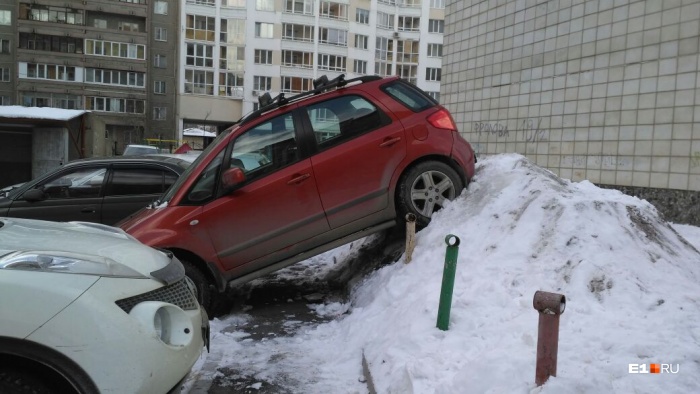 Водитель Suzuki не дождался приезда сотрудников ГИБДД Водитель Suzuki не дождался приезда сотрудников ГИБДД