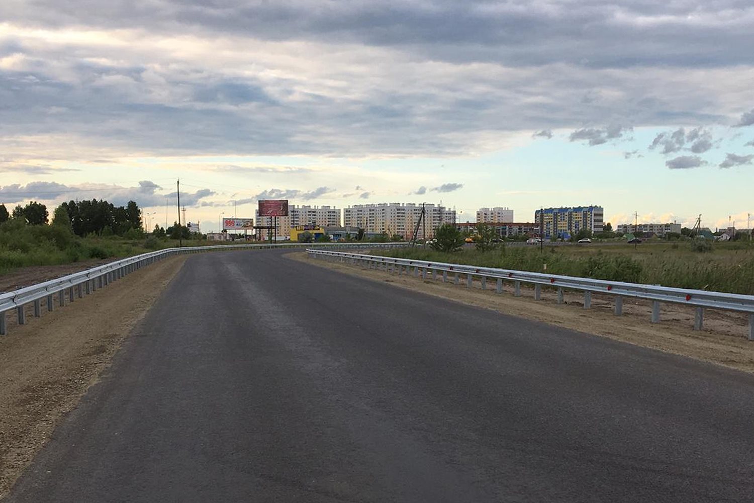Полностью в процессе ремонта дороги не перекрывают. Там, где это необходимо, вводят реверсивное движение Полностью в процессе ремонта дороги не перекрывают. Там, где это необходимо, вводят реверсивное движение