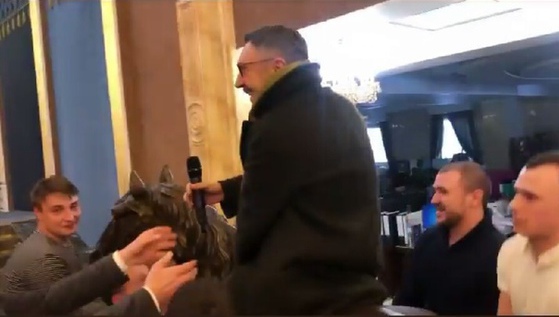 А вот ещё Шнуров на коне А вот ещё Шнуров на коне