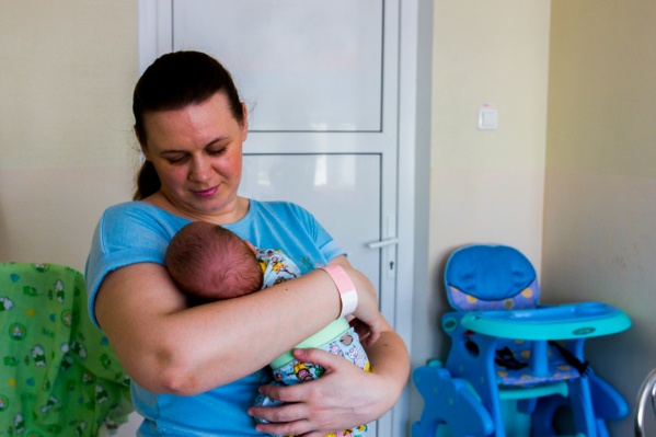 Оксана и её дочь Надежда не были дома почти три месяца — сегодня наконец их выпишут Оксана и её дочь Надежда не были дома почти три месяца — сегодня наконец их выпишут 