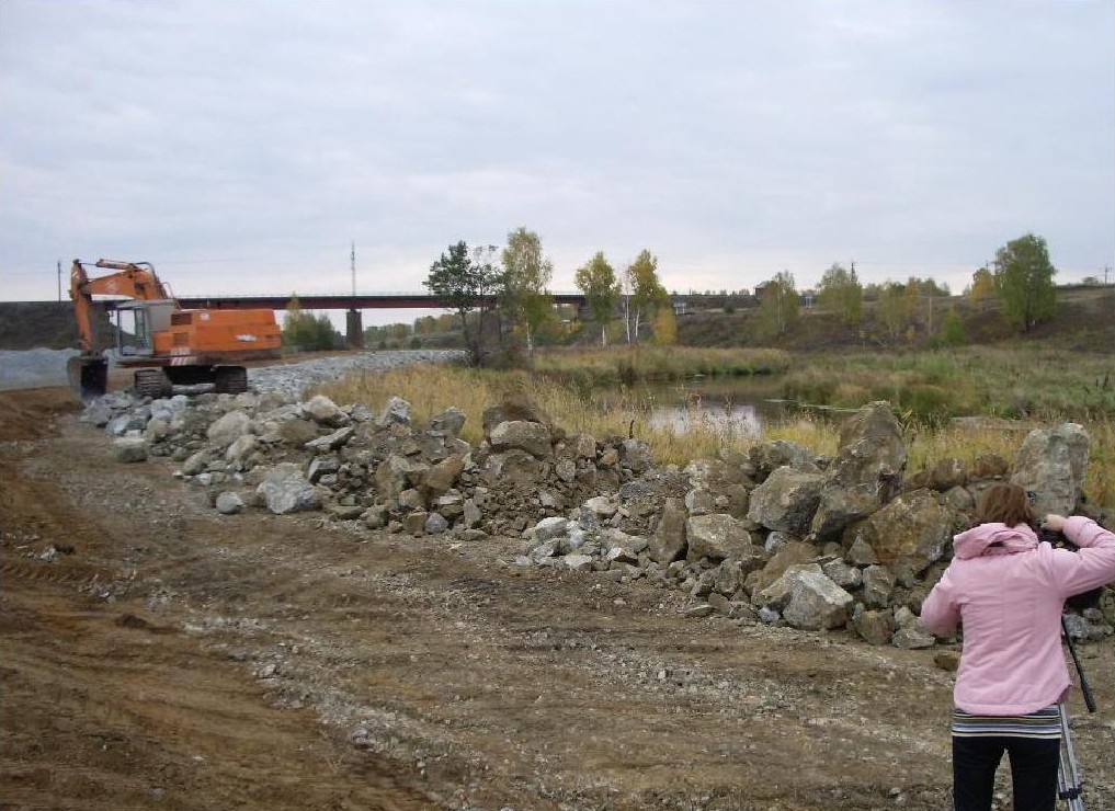 Работы по отсыпке берега проводились в 2008–2011 годах. Общая протяженность участков в районе Муслюмово составила 2,6 километра: берег укрывали каменной породой для ограничения доступа людей и скота. За работы отвечало Министерство общественной безопасности Челябинской области Работы по отсыпке берега проводились в 2008–2011 годах. Общая протяженность участков в районе Муслюмово составила 2,6 километра: берег укрывали каменной породой для ограничения доступа людей и скота. За работы отвечало Министерство общественной безопасности Челябинской области