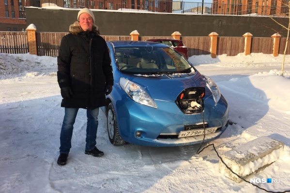Владелец электромобиля Nissan Leaf Мирон Медведев пытается добиться права заряжать свою машину на подземной парковке Владелец электромобиля Nissan Leaf Мирон Медведев пытается добиться права заряжать свою машину на подземной парковке