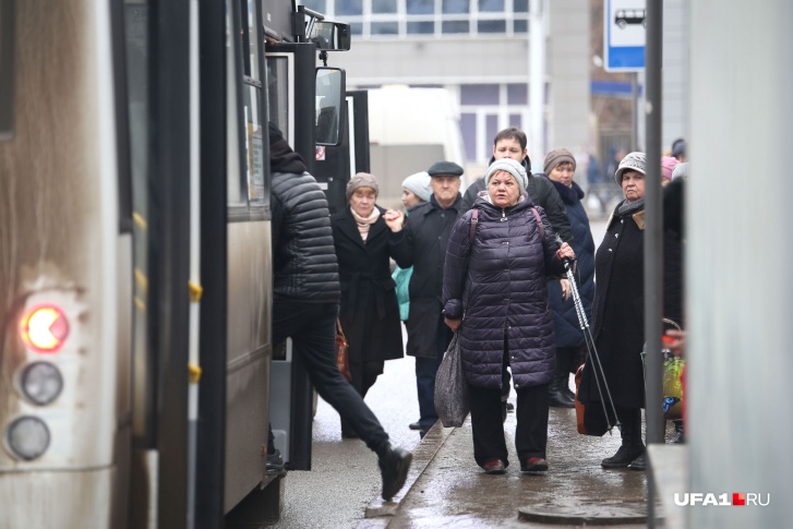 какой маршрут едет в михайловку