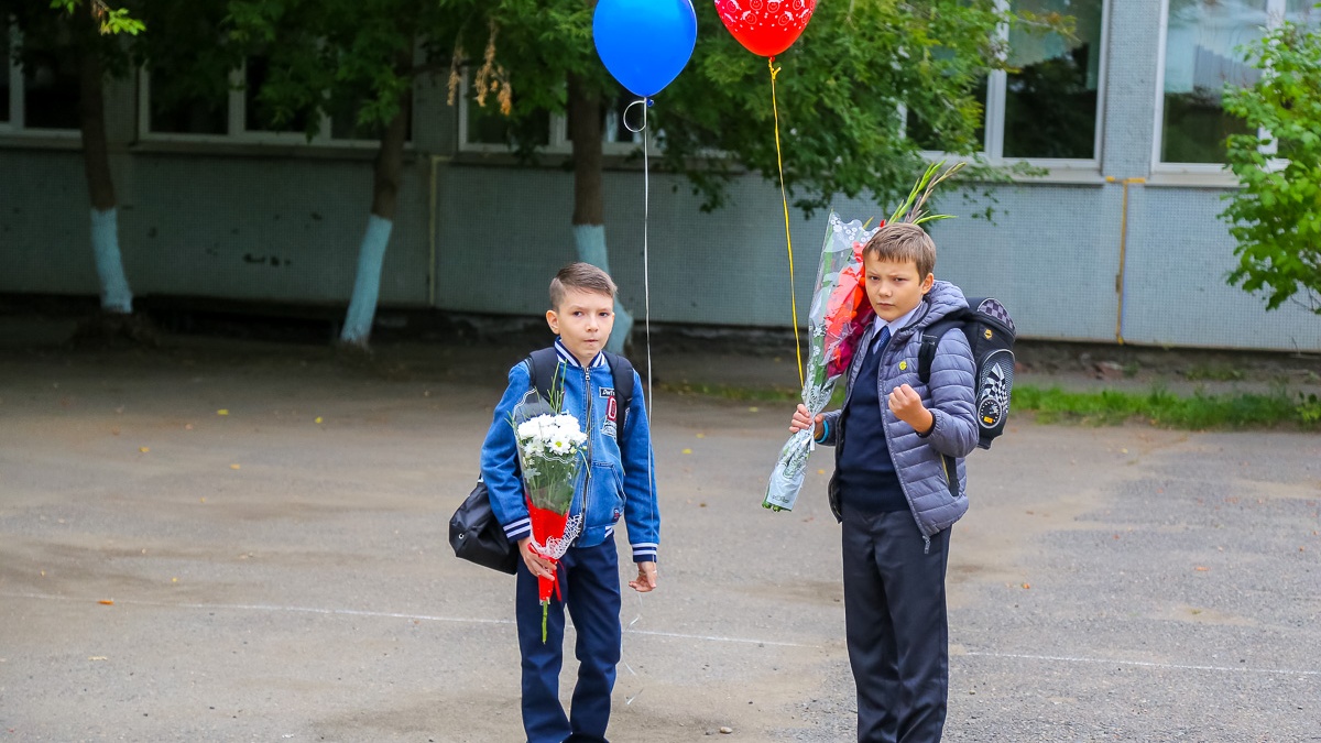 8) К школе уже все купили?