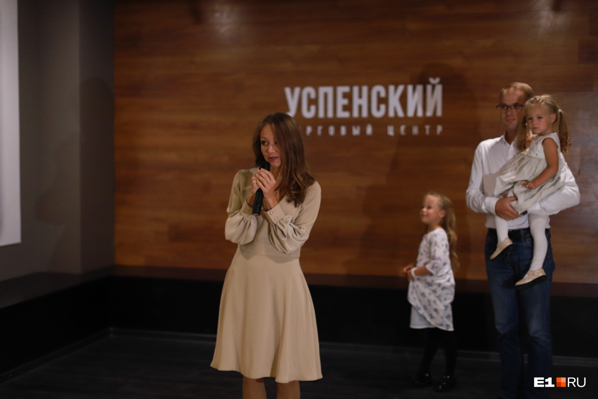 Танцевали на пилоне и пели всей семьей: репортаж с кастинга «Миссис Екатеринбург»