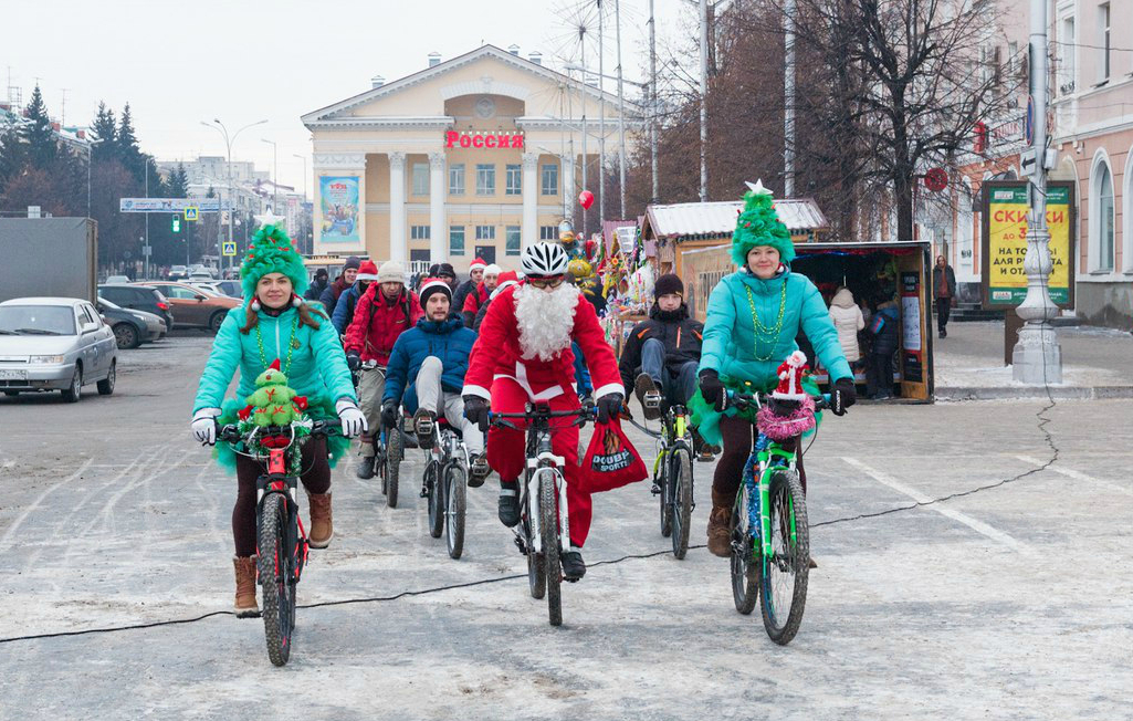 В Кургане 30 декабря Деды Морозы и Снегурочки проедут по городу на велосипедах