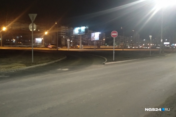 Так теперь выглядит развязка со стороны домов «Преображенского» при съезде с путепровода Так теперь выглядит развязка со стороны домов «Преображенского» при съезде с путепровода 