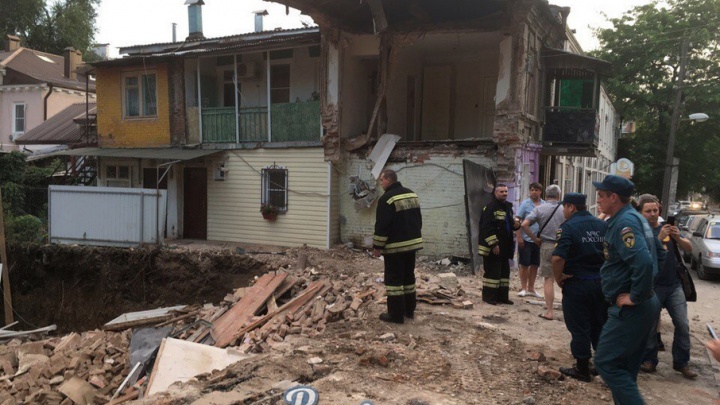 В центре Ростова рухнула стена старого дома