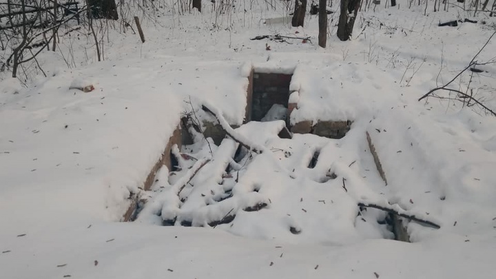 Опасные ямы на Щелоковском хуторе замаскировал снег
