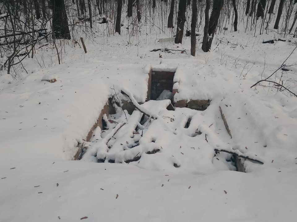 Опасные ямы на Щелоковском хуторе замаскировал снег