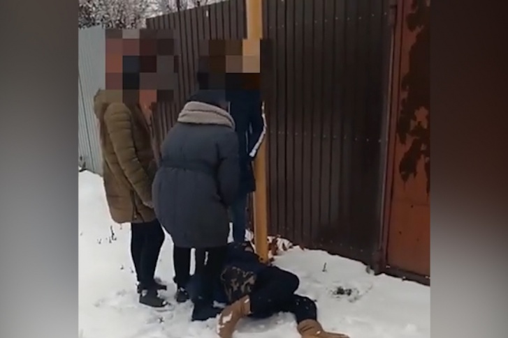Избиение девочки снимали на видео<br> Избиение девочки снимали на видео<br>