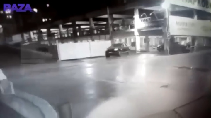 Житель Башкирии угнал Porsche Cayenne из московского автосалона, дерзкое ограбление попало на видео