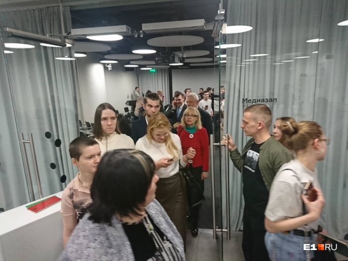 Из-за звонка неизвестного мероприятие продлилось около 10 минут Из-за звонка неизвестного мероприятие продлилось около 10 минут