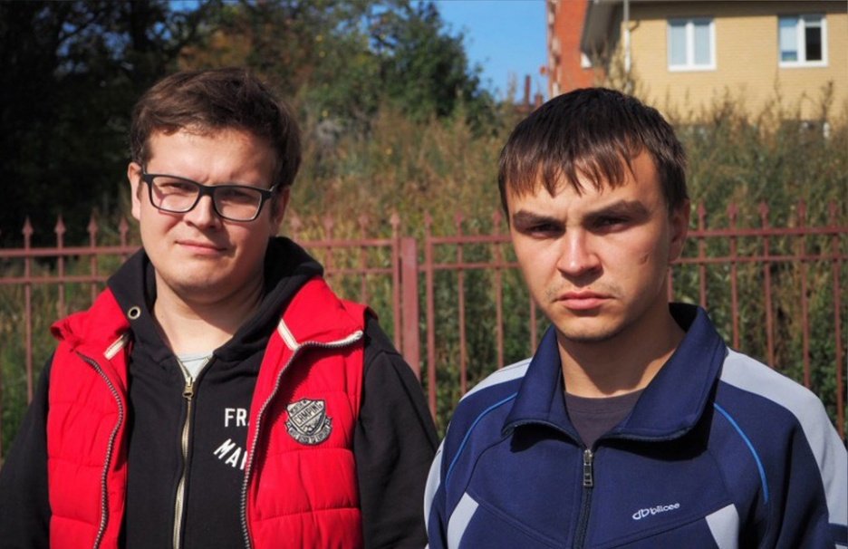 На фото: слева юрист «Комитета против пыток» Владимир Смирнов, справа потерпевший Иван Белов