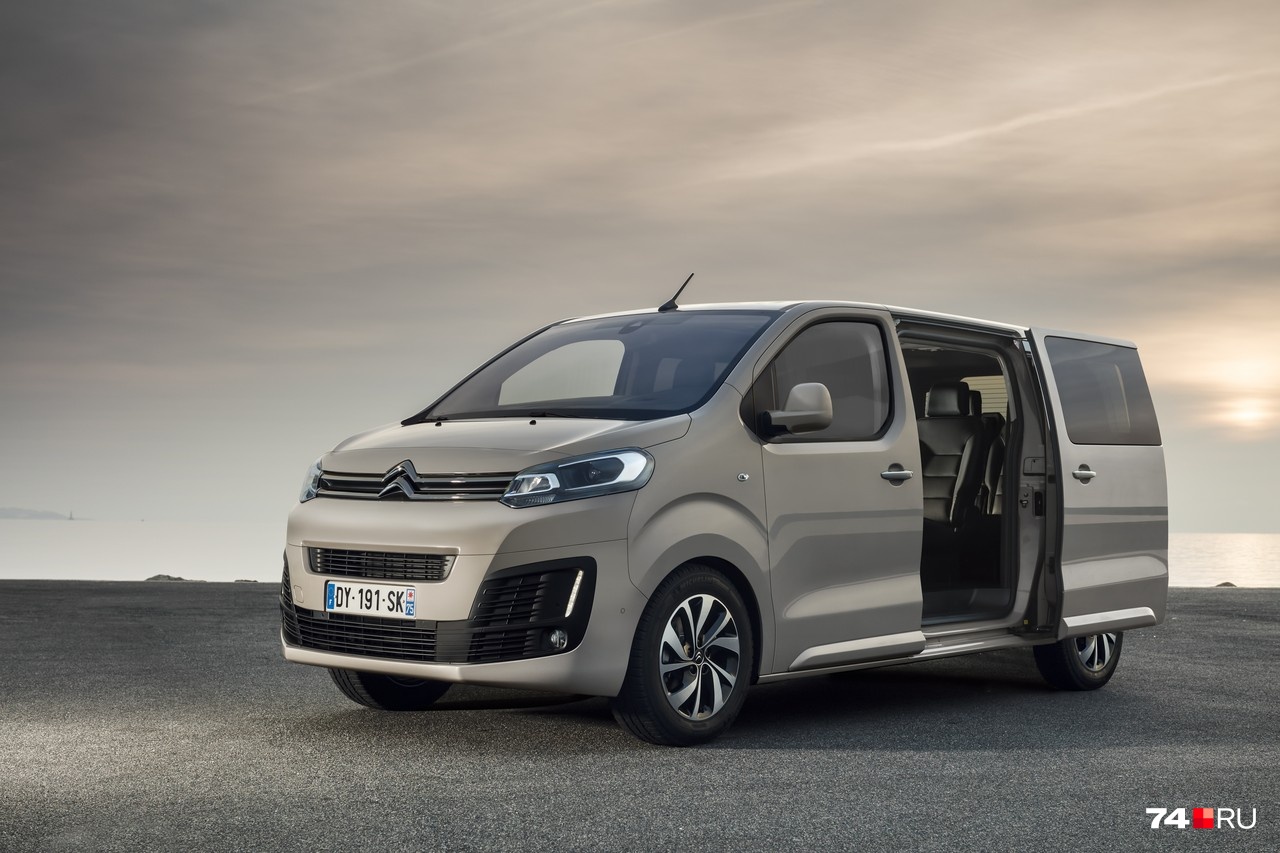 Citroen SpaceTourer отличается в основном оформлением передней части Citroen SpaceTourer отличается в основном оформлением передней части