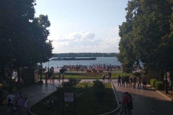 В эти выходные на набережной должно быть шумно и весело В эти выходные на набережной должно быть шумно и весело