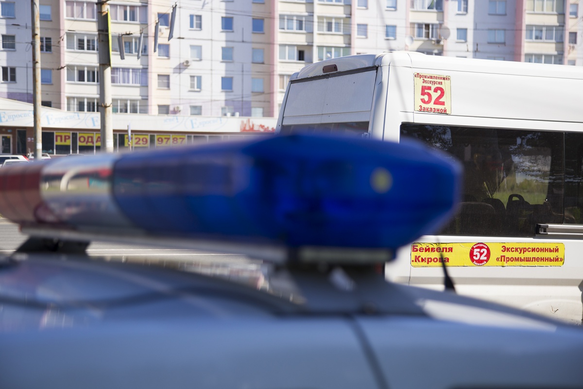 Обстоятельства смертельной аварии выясняют сотрудники ГИБДД Обстоятельства смертельной аварии выясняют сотрудники ГИБДД