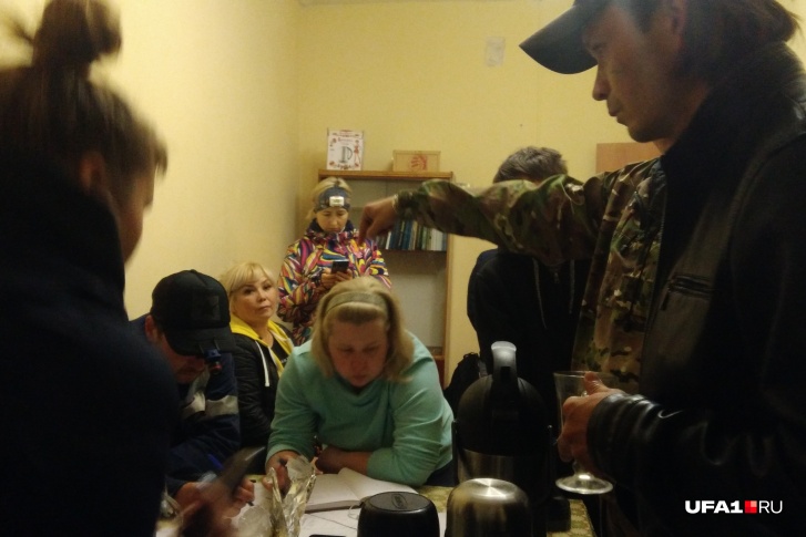 Павел во время поисков годовалого мальчика в Дюртюлинском районе — он справа на переднем плане Павел во время поисков годовалого мальчика в Дюртюлинском районе — он справа на переднем плане