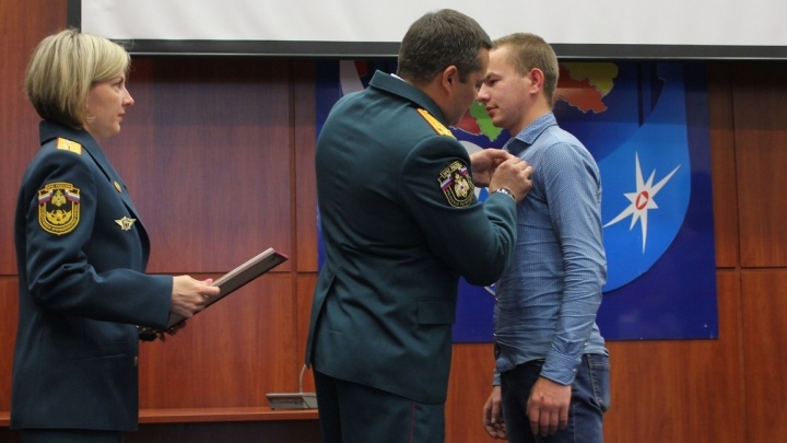 Волонтёру, который нашёл Диму Пескова в лесу, вручили награду