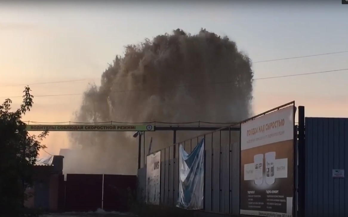 Затопило базы и коттеджи: стало известно о последствиях порыва трубы ТЭЦ-1 на Барабинской