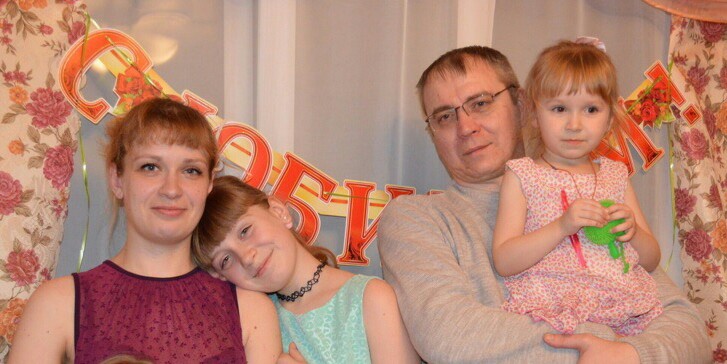 Сейчас семье Загвоздиных помогают родственники. Не только деньгами. Присылают продукты из деревни Сейчас семье Загвоздиных помогают родственники. Не только деньгами. Присылают продукты из деревни