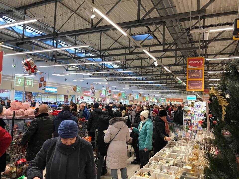 «Люди сошли с ума»: где в Ярославле купить продуты на Новый год без огромных очередей. Хроника
