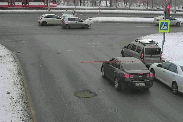 Волгоградские автомобилисты уверяют, что они не всегда могут заметить знак на дороге Волгоградские автомобилисты уверяют, что они не всегда могут заметить знак на дороге 