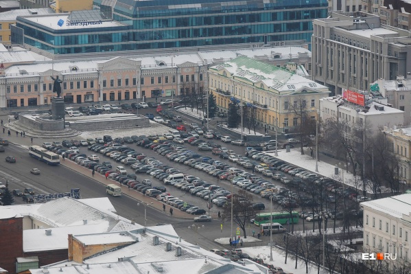 Парковку закроют уже вечером в пятницу Парковку закроют уже вечером в пятницу