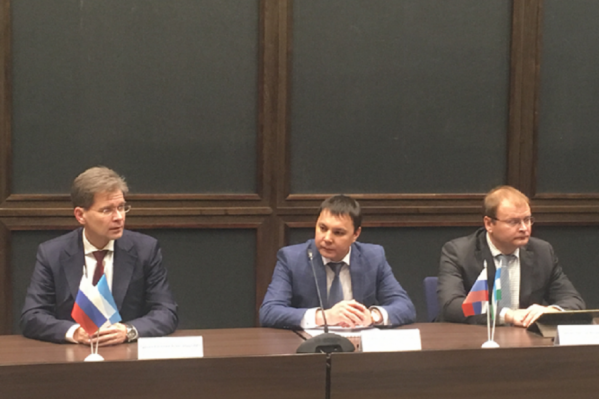 В подписании документа участвовали вице-премьер правительства РБ, руководитель ГУП и экс-владелец дома отдыха В подписании документа участвовали вице-премьер правительства РБ, руководитель ГУП и экс-владелец дома отдыха