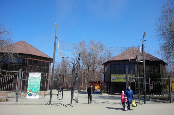 Изначально предполагалось, что постройки на входе в парк будут временными Изначально предполагалось, что постройки на входе в парк будут временными