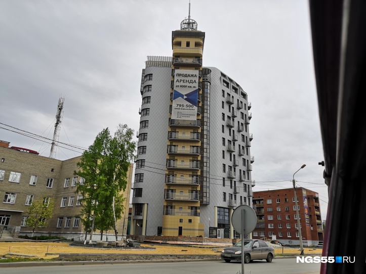 Здание саламандра в омске фото