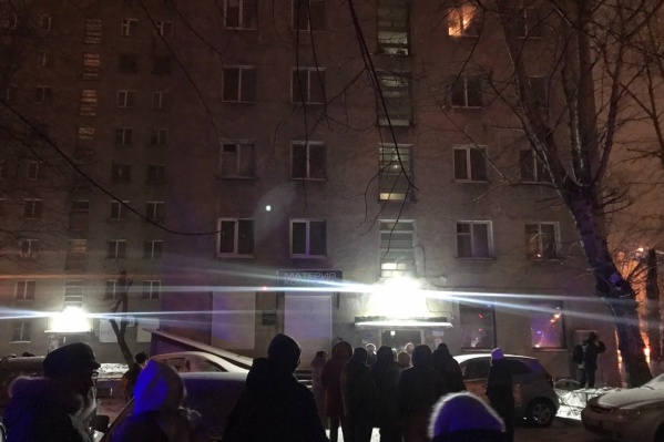 Жильцов пришлось срочно выводить из дома Жильцов пришлось срочно выводить из дома
