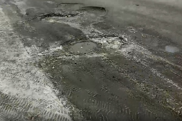 Ямы занимают целую полосу Ямы занимают целую полосу