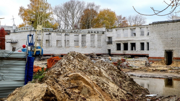 Муниципалитет обвинили в срыве строительства нового корпуса школы на Сортировке