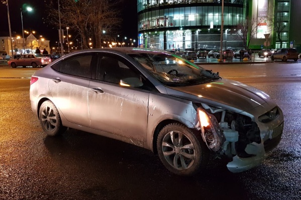 За рулем Hyundai находилась 20-летняя девушка За рулем Hyundai находилась 20-летняя девушка