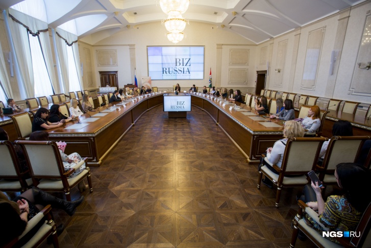 Закрытие 9 Потока Всероссийского образовательного проекта «Женщина в бизнесе — женщина» прошло в малом зале правительства НСО