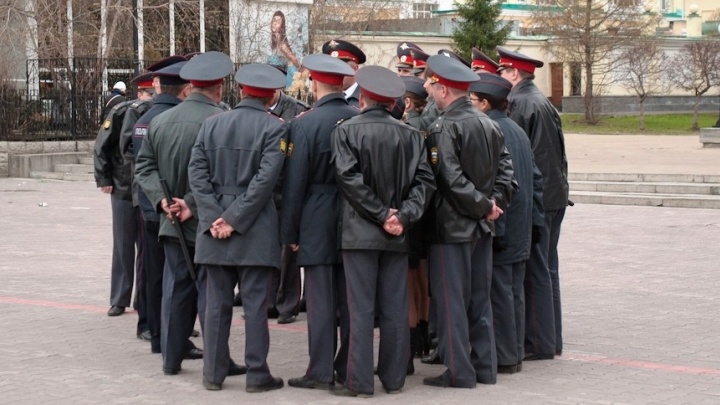 В Екатеринбурге уволили полицейского из отдела по борьбе с коррупцией за то, что он просил взятку