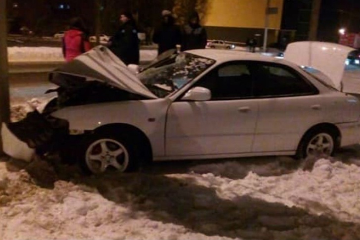 От неожиданности водитель потерял управление автомобилем От неожиданности водитель потерял управление автомобилем