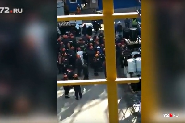 Проверяющие отрицают факт проведения забастовки, но подтверждают: тюменское начальство действительно «забывало» платить рабочим деньги в срок Проверяющие отрицают факт проведения забастовки, но подтверждают: тюменское начальство действительно «забывало» платить рабочим деньги в срок
