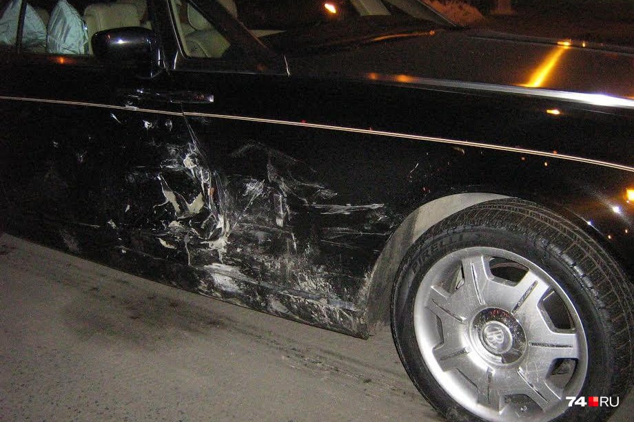 Ремонт пострадавшего в ДТП Rolls-Royce Phantom его владелец оценил в пять миллионов рублей