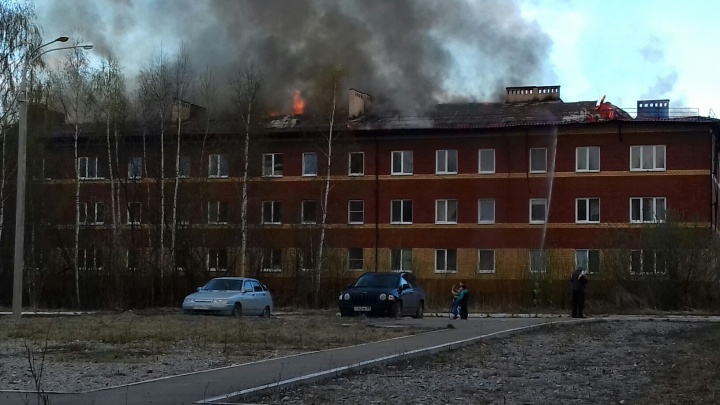 Два человека погибли, 190 остались на ночь без жилья. В новостройке Краснокамска случился пожар