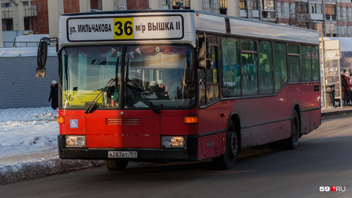 В микрорайоне «Вышка-2» есть остановка «Автотранспортный колледж». Выйдя из автобуса на ней, какое учебное заведение мы видим перед собой?