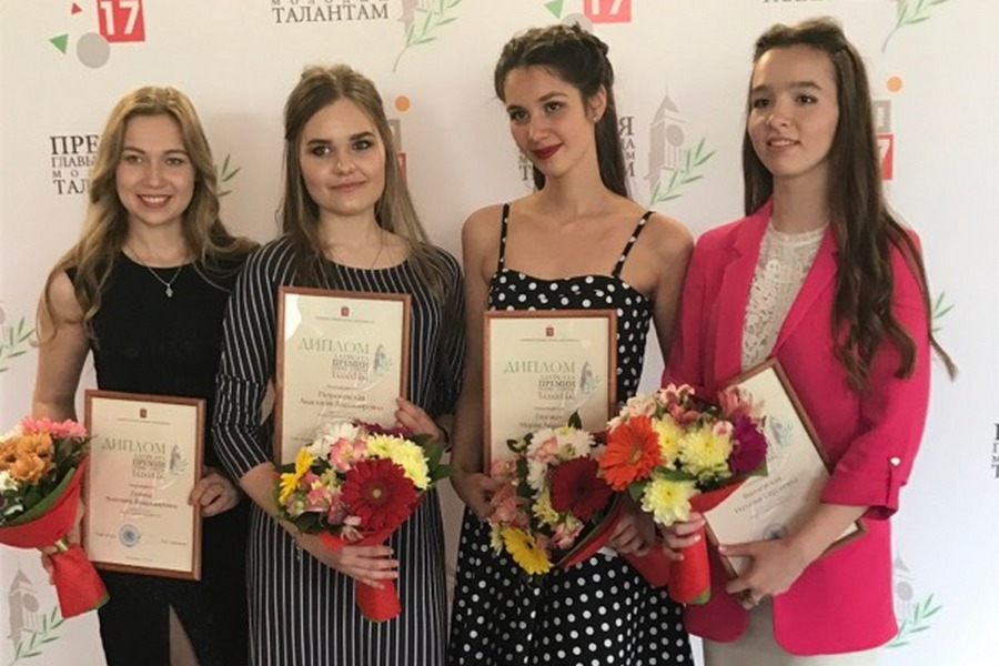 Исследовательская деятельность вчерашней школьнице не в новинку Исследовательская деятельность вчерашней школьнице не в новинку