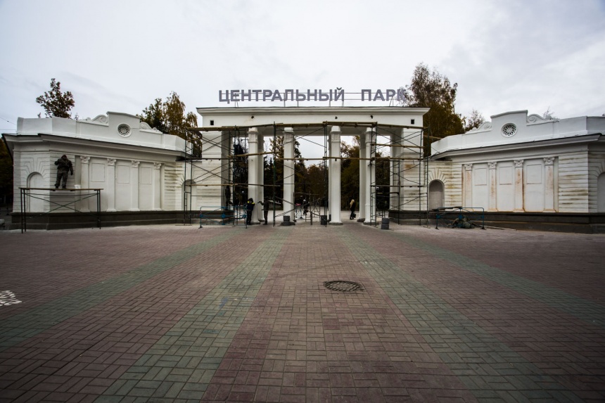 Около центральный. Подолог в Новосибирске возле центрального парка.