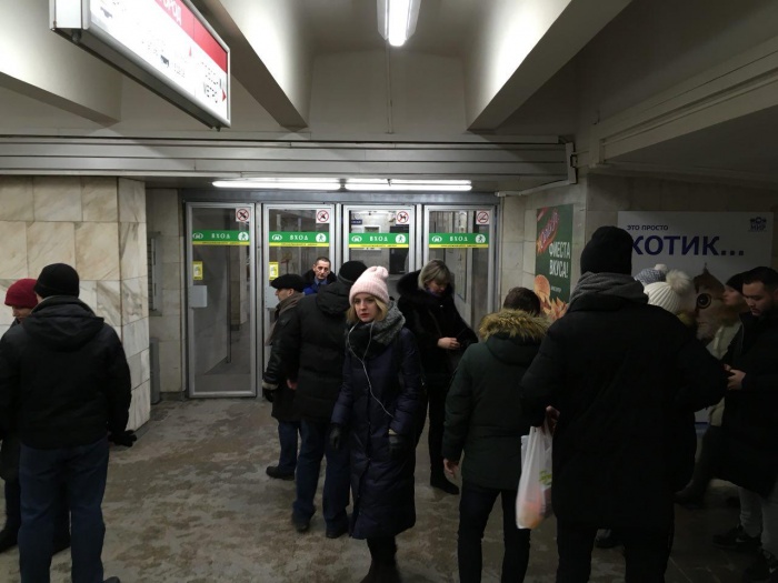Вход в метро закрыли для пассажиров Вход в метро закрыли для пассажиров